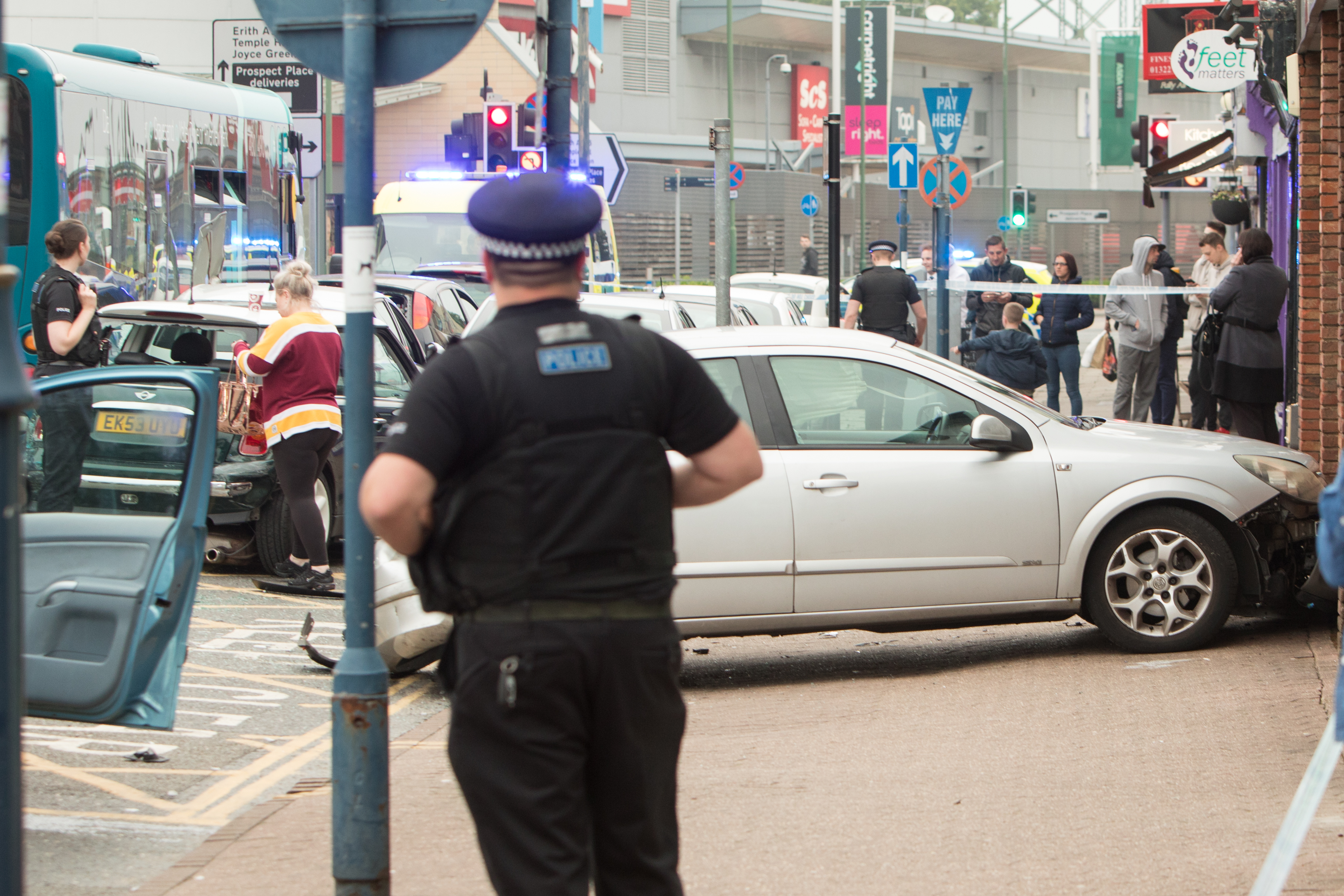Bus crashes into multiple cars on Hythe Street, Dartford