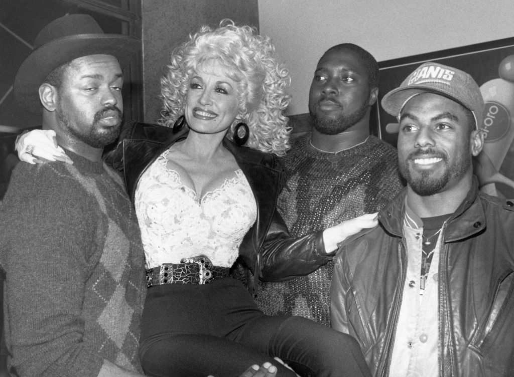 Dolly Parton Is Lifted Up By NY Giants Players